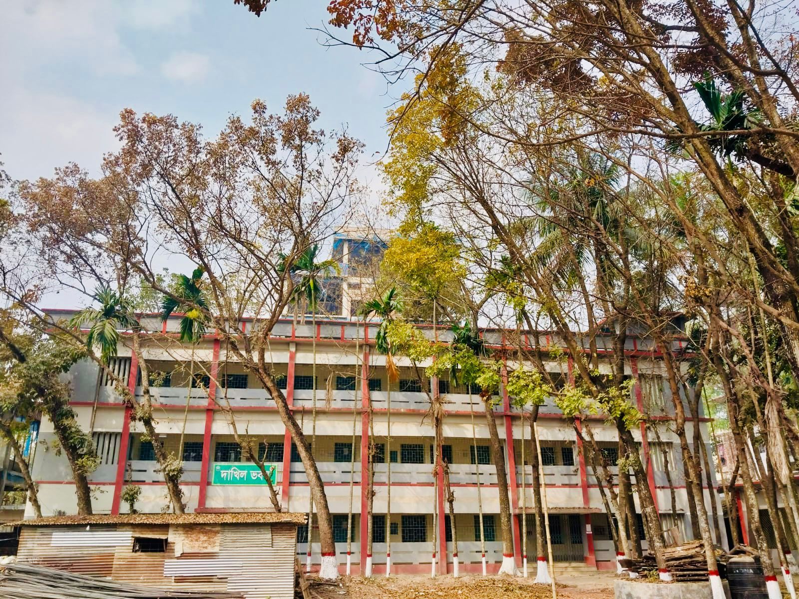 মাদ্রাসার ভবন